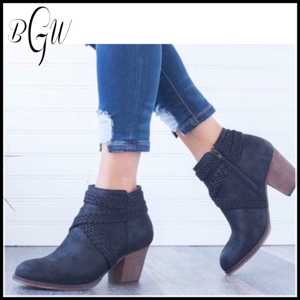 5 1/2🆕5⭐️BEST SELLER Distressed Booties - Picture 2 of 6